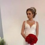 A menyasszony csodás ruhában tündökölt: mikor meglátták, mit visel a vőlegény, többen levegő után kapkodtak