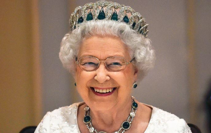 Megtaláltuk az egyetlen fürdőruhás képet II. Erzsébetről: fiatal volt és csinos, csodás alakkal