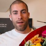 Peti egy hatalmas virágcsokorral a kezében látható legújabb videójában! Saját maga árulta el, mi az oka: Peti egy hatalmas virágcsokorral a kezében látható legújabb videójában! Saját maga árulta el, mi az oka: