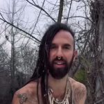 Varga Viktor egy szál gatyában merült bele a jeges Dunába az új évben! Videón a döbbenetes mutatvány: