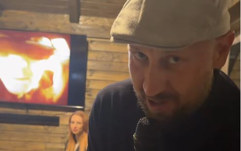 Durva, milyen dalt énekelt a Házasság első látásra Lacija Tücsinek műsoron kívül! Nem semmi a szövege, itt a videó: